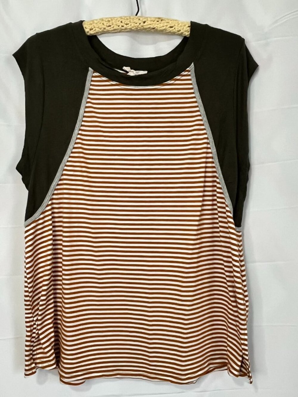 Betsey's Boutique Striped Solid Sleeve Tee Top Size Medium cognac orange white